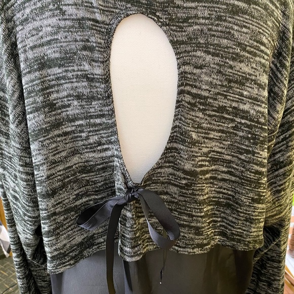 Tri-Color High Low Top - Picture 3 of 5